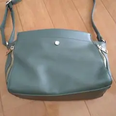 グリーンショルダーバッグ