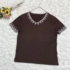 ST. CHRIS　刺繍付き　半袖Ｔシャツ　カットソー　ストレッチ素材　ブラウン