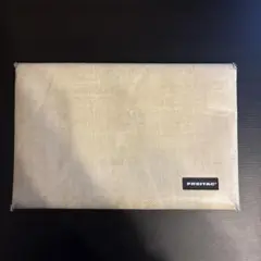 【冊子つき】FREITAG F81 MAC SLEEVE 13 アイボリー系 冊子つき】FREITAG F81 MAC SLEEVE 13 アイボリー系 - メルカリ