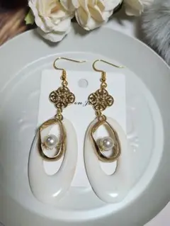 Item thumbnail for item 624f2fc0-77f5-4d88-a7d1-20e268942b5c