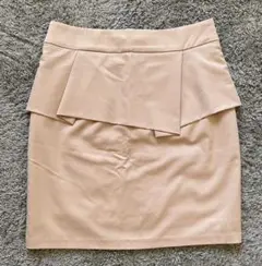 【美品】ペプラムスカート⭐︎Sサイズベージュ