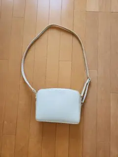 ホワイト 合成皮革 ショルダーバッグ