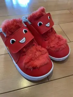 NIKEスニーカー　赤ファーキッズ