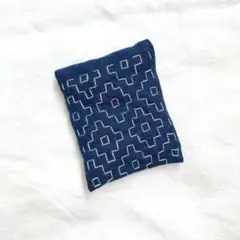 【訳あり】 小さな フラップ ポーチ　刺し子 リネン ❉ 青
