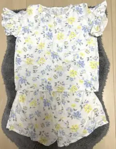花柄130サイズトップスとショートパンツセット