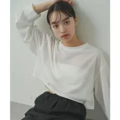earthy(アーシー) シアークロップドロンT オフホワイト　長袖　白