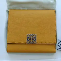 LOEWE アナグラムスクエア8cc ウォレット マンゴーイエローカラー