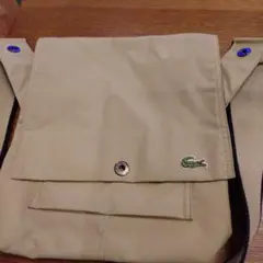 Lacoste ベージュ フラップショルダーバッグ