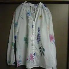 花柄　長袖ブラウス　シフォン風生地