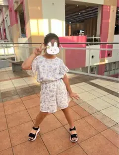 グローバルワーク 花柄フリル付き　Tシャツとショートパンツ二点セット　160cm