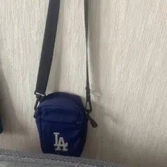 LAロゴ ショルダーバッグ ネイビー