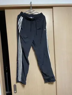 adidas ブラックパンツ