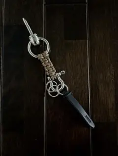 SENTI センティ/新品未使用 キーホルダー カラナビ 編込みレザー キャメル