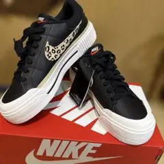 ●送料込み●NIKE ウィメンズ コート　レガシーリフト　26センチ スニーカー