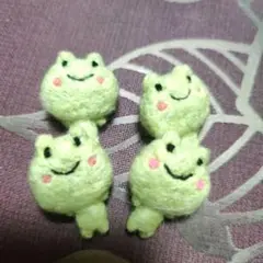 羊毛フェルト　ブローチ　カエル　4個