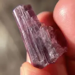 パープル スキャポライト 原石 21.1ct 天然スキャポライト 天然石 鉱石