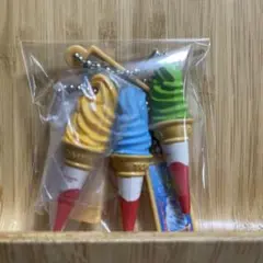 カプセルトイ　ソフトクリーム　3点