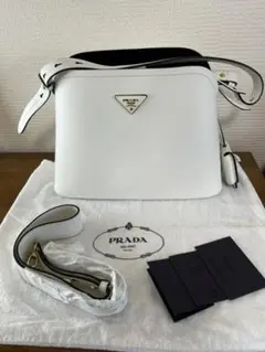 【新品同様】PRADA プラダ ミラノ 本店限定 白のショルダーバッグ