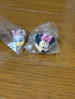 ミニーマウスとデイジーダック リングガチャガチャ