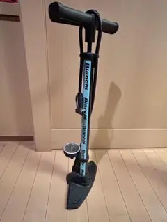 廃盤品 Bianchi ビアンキ ウッドフロアポンプ 自転車空気入れ / 圧力計 ウッドハンドルのフロアポンプ◇玄関に増えたビアンキ | わが家
