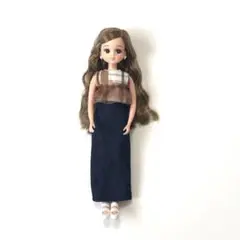 リカちゃん服　チェック柄のフリルトップス　デニムのタイトスカート