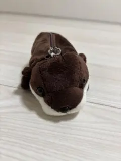 ファスナー付き　カワウソぬいぐるみ