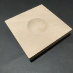 天然木のシンプルディスプレイベースくぼみ付き 11x1.5cmx2cm