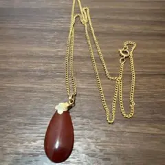 赤色ドロップ型ペンダントネックレス