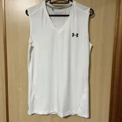 Under Armour ホワイト Vネック タンクトップ