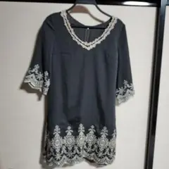 ダークグレー系 刺繍 五分袖チュニック