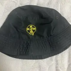 黒のハット