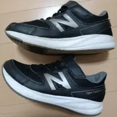 new balance スニーカー ブラック20cm