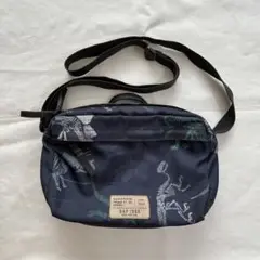 GAP ショルダーバッグ　恐竜柄