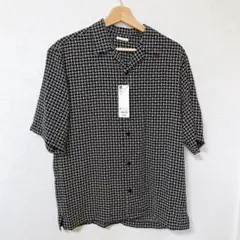 GU 幾何学模様 半袖シャツ 黒と白