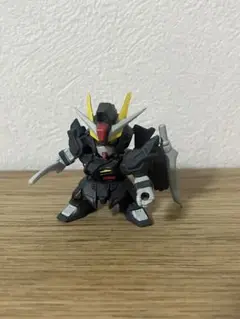 ガチャガチャ ストライクノワール フィギュア