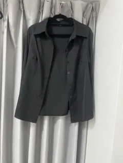 シャツ　黒　長袖