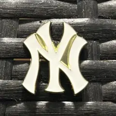 ヤンキース　ピンバッジ　オフホワイト 新品　YANKEES PINS