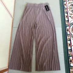 プリーツパンツ