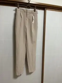 ストレートパンツ　カジュアルパンツ　オフィスパンツ　ストレッチテーパードパンツ