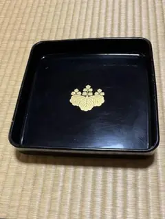 桐紋のトレイ