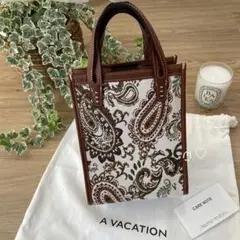A VACATION アヴァケーション ペイズリートートバッグ キャラメル
