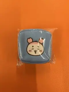 ちいかわ カラビナつき刺繍スクエアミニポーチ　古本屋 カニちゃん