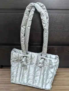 新品　キルティング　シャイニートートバッグ