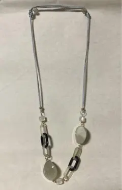 プラスチック アクリルネックレス ブラック&ホワイト アシンメトリー