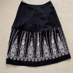 #お値下げ❗️刺繍柄スカート