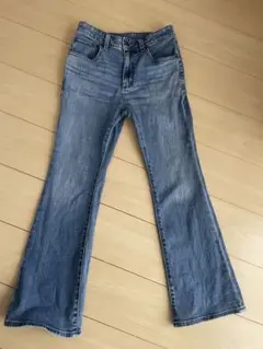 GU ミドルライズフレアデニム