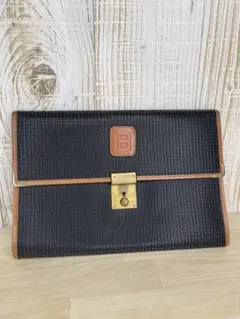 Item thumbnail for item a8bcb977-0851-4d36-ac4f-0a5ad3f2fdef