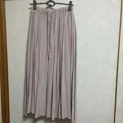 薄いピンクのロングスカート