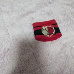 サッカー 応援グッズ 赤黒ストライプ 32番