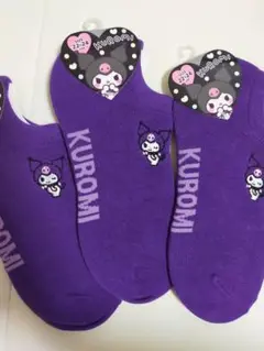 新品★タグ付きKUROMI 紫色 キャラクターソックス 22-24